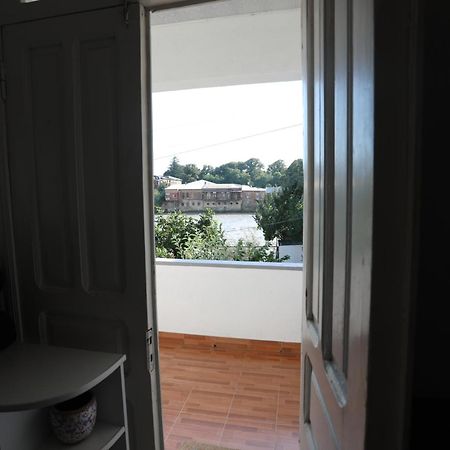 Aparthotel Rioni Кутаиси Екстериор снимка