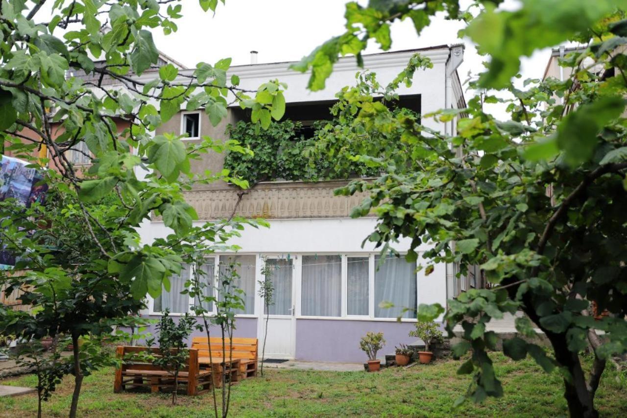 Aparthotel Rioni Кутаиси Екстериор снимка