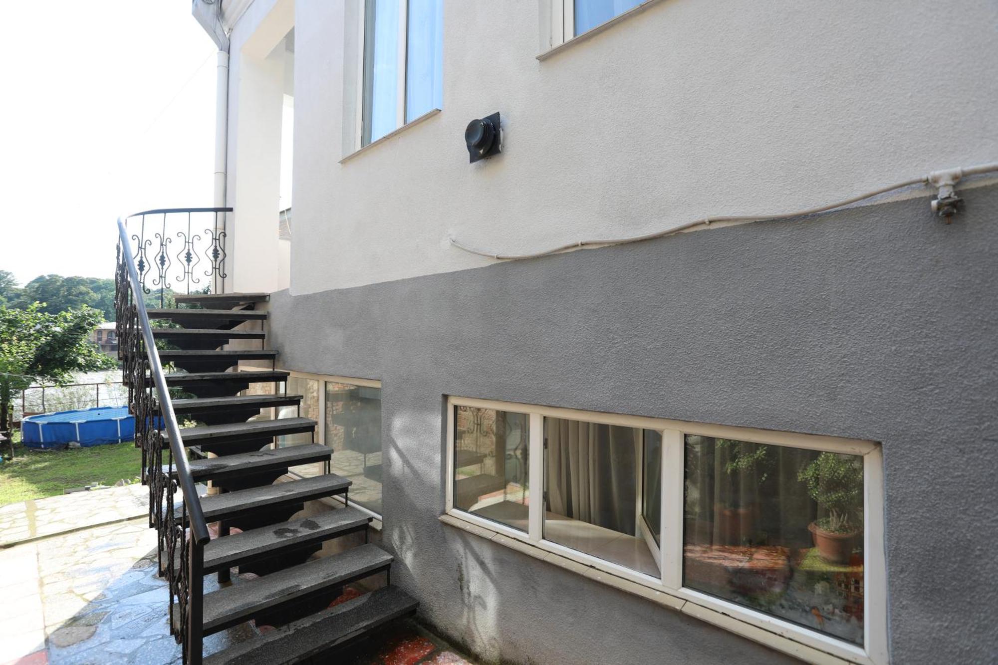 Aparthotel Rioni Кутаиси Екстериор снимка
