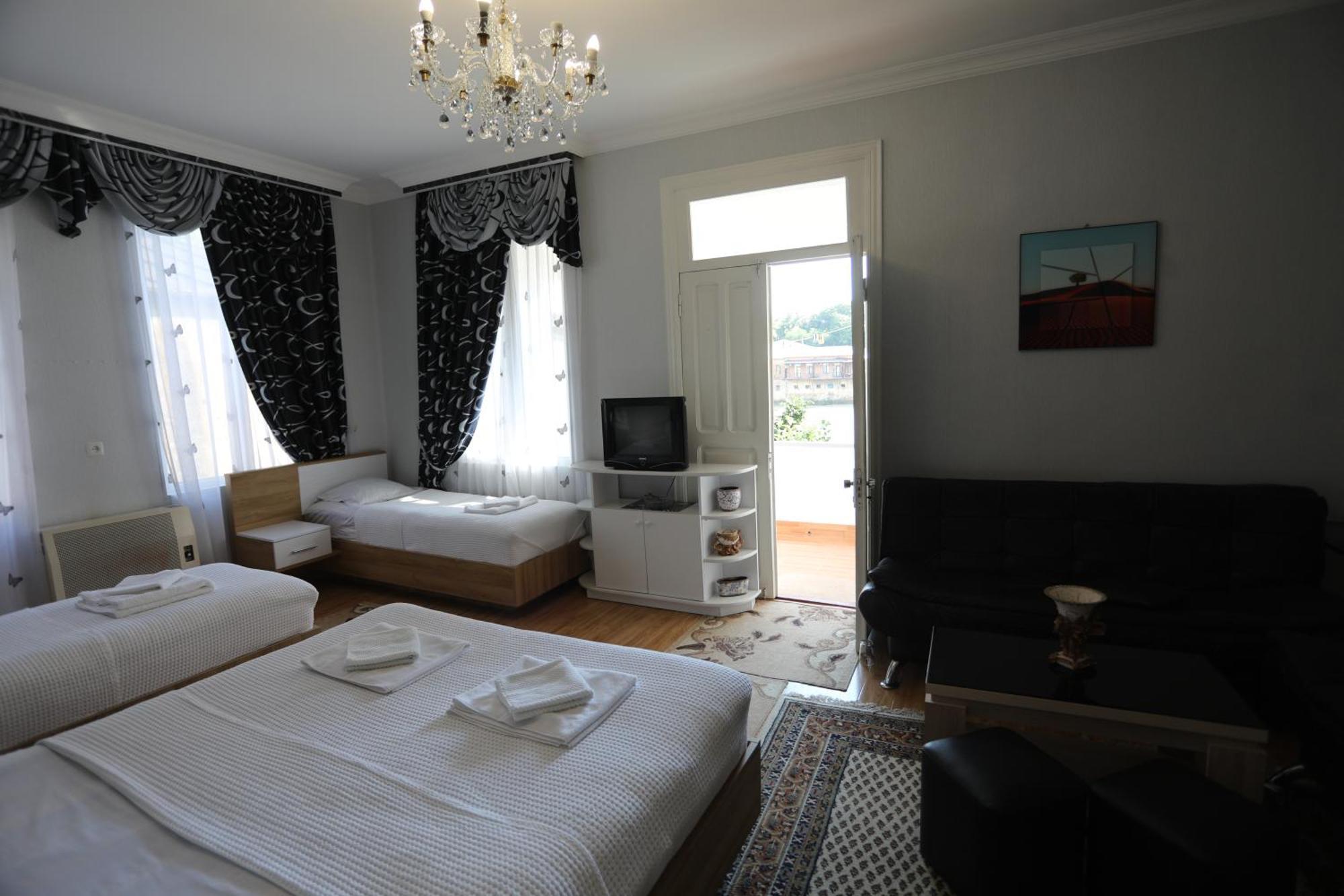 Aparthotel Rioni Кутаиси Екстериор снимка